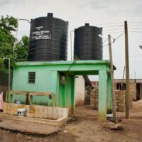 Außerdem hat die Fair Trade Prämie bisher 7 Tiefbrunnen finanziert, mit Pumpe und Lagertank.