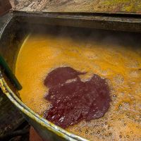 Bis 2018 wurde der Press Liquor in "Clarifiern", großen Kochtöpfen, mit Wasser gemischt und 3 Stunden lang gekocht. Das leichtere Öl setzt sich oben ab, Wasser und Feststoffe sinken nach unten. Clarifier sind langsam, verbrauchen viel Brennholz und über 10% des Öls verbleiben im Abwasser.