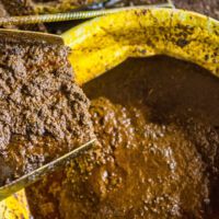 Roher Press Liquor vor der Weiterverarbeitung.