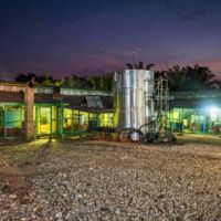 Das geklärte Öl wird, bis zum Transport, in einem 30.000 Liter Speichertank gelagert. Aus ihm werden ISO-Tanks oder "Flexitanks" für den Transport nach Europa und in die USA beladen.